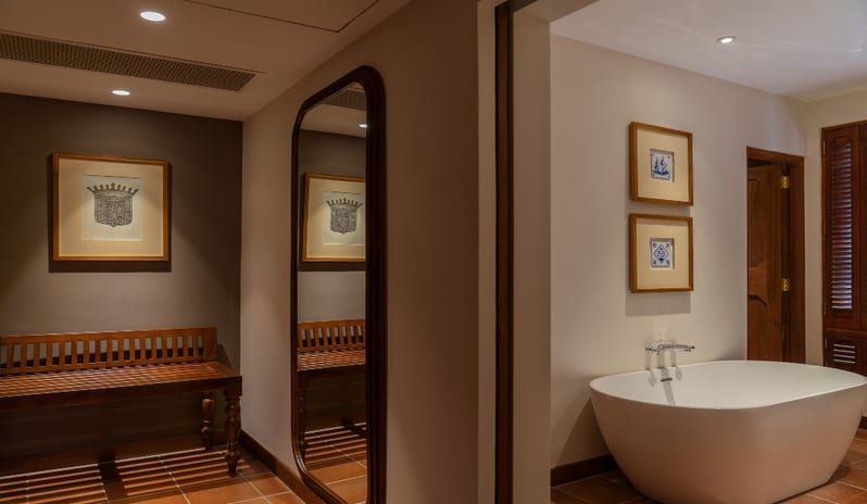 Premium Suite Tub Area